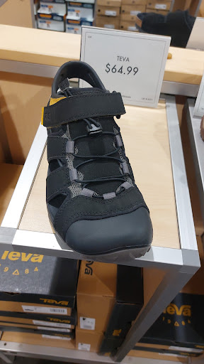 Shoe Store «DSW Designer Shoe Warehouse», reviews and photos, 7555 W Bell Rd, Peoria, AZ 85382, USA