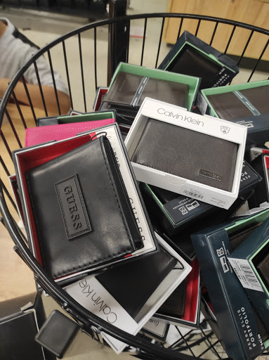 Clothing Store «K&G Fashion Superstore», reviews and photos, 5425 Xerxes Ave N, Brooklyn Center, MN 55430, USA