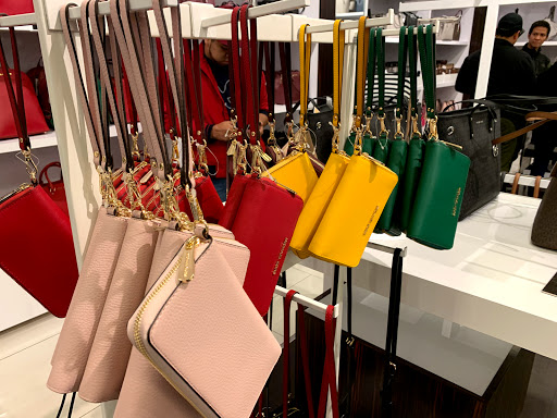 Fashion Accessories Store «Michael Kors», reviews and photos, 8155 Arroyo Cir #15, Gilroy, CA 95020, USA