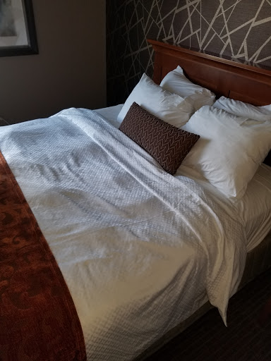 Hotel «Wheeling Island Hotel-Casino-Racetrack», reviews and photos, 1 S Stone St, Wheeling, WV 26003, USA