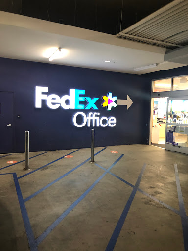 Print Shop «FedEx Office Print & Ship Center», reviews and photos, 13488 Maxella Ave Suite 300, Marina Del Rey, CA 90292, USA
