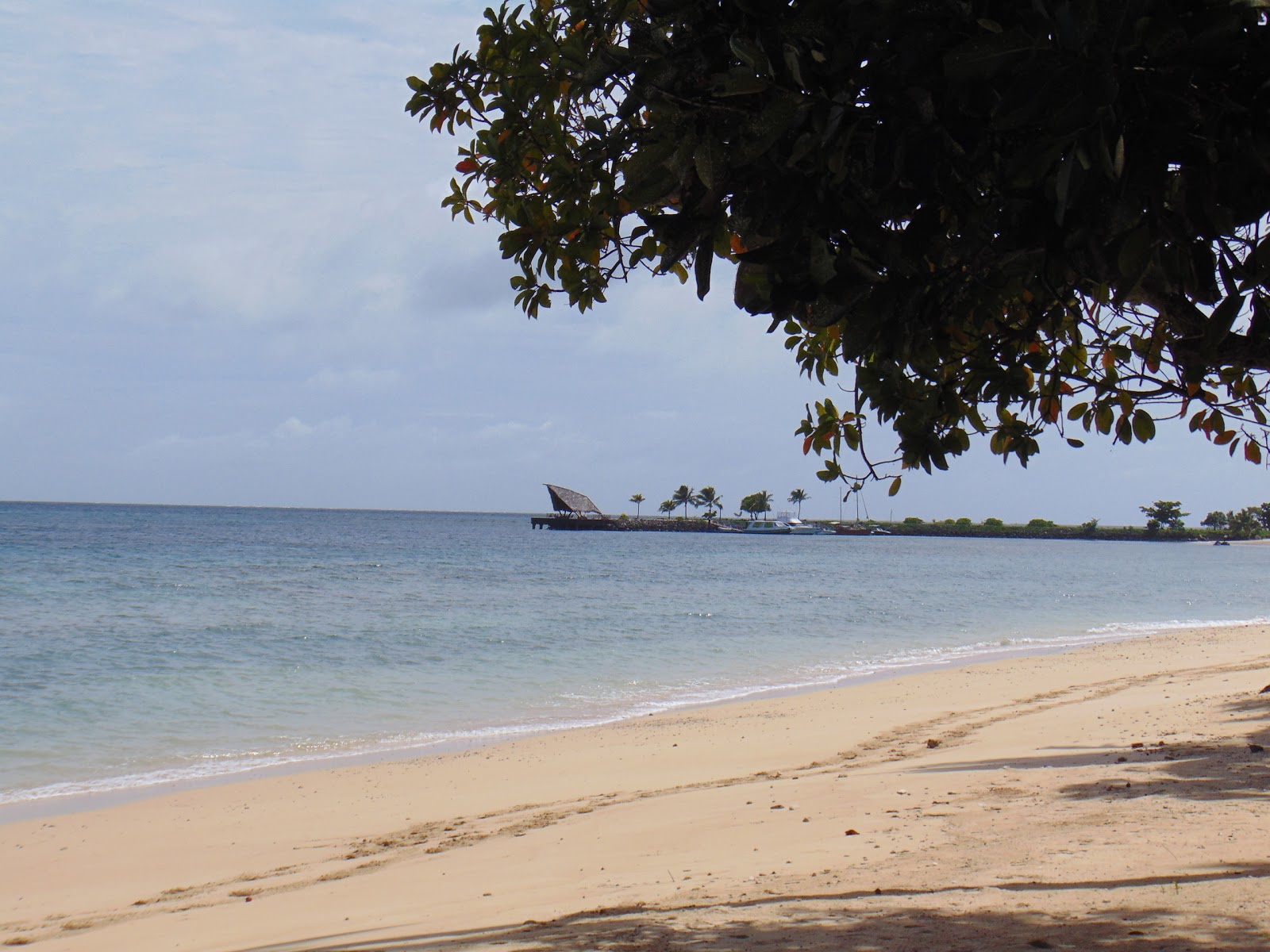 Fotografie cu Laucala Beach II cu plajă spațioasă