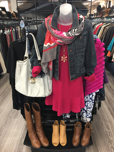 Used Clothing Store «Clothes Mentor», reviews and photos, 306 Oyster Point Rd, Newport News, VA 23602, USA