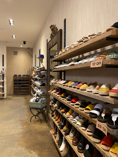 Shoe Store «DNA Footwear Williamsburg», reviews and photos, 133 N 7th St, Brooklyn, NY 11249, USA