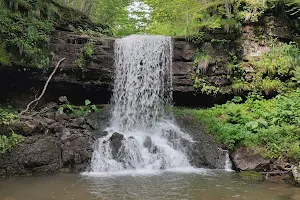 Водопад Скок image