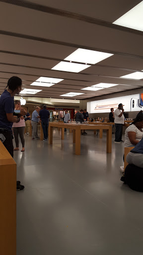 Computer Store «Apple Westfarms», reviews and photos, 500 W Farms Mall, Farmington, CT 06032, USA