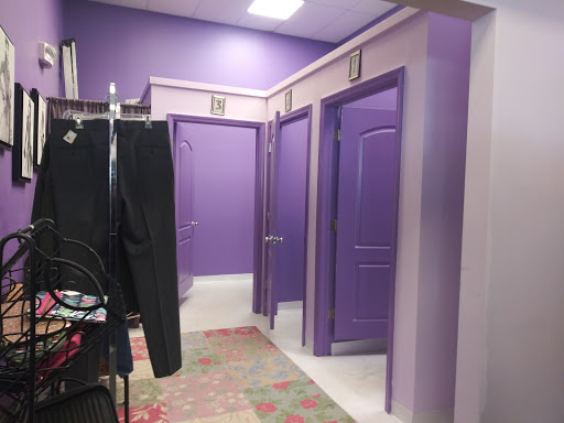 Thrift Store «WINGS Resale Store», reviews and photos, 300 W Golf Rd, Schaumburg, IL 60195, USA