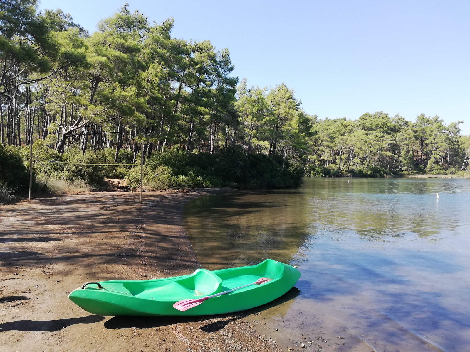 Foto af Izgim beach og dens smukke landskab