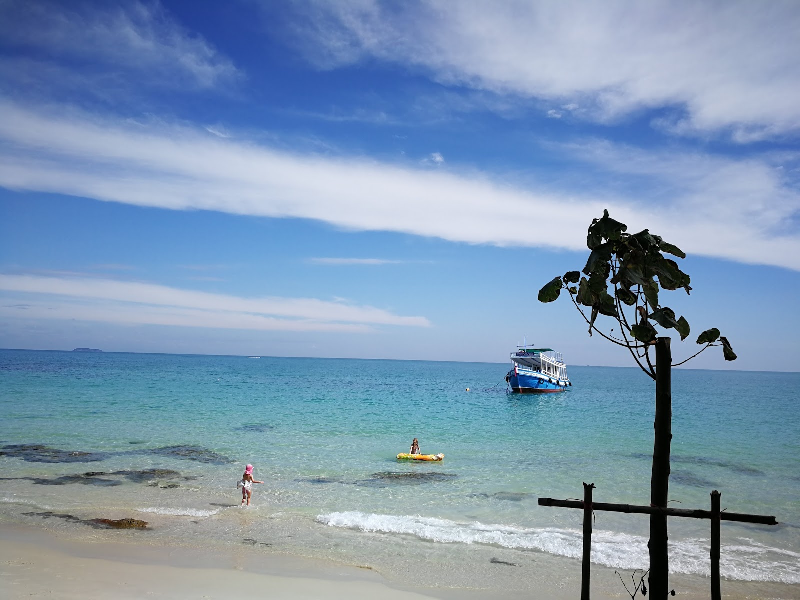 Fotografie cu Thian Beach - locul popular printre cunoscătorii de relaxare