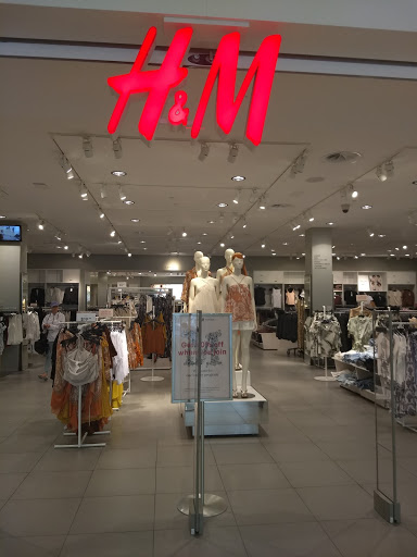 Clothing Store «H&M», reviews and photos, 397 E Sailer Dr, San Mateo, CA 94403, USA