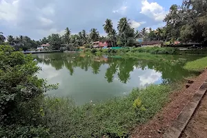 Bilathikulam Temple Pond image