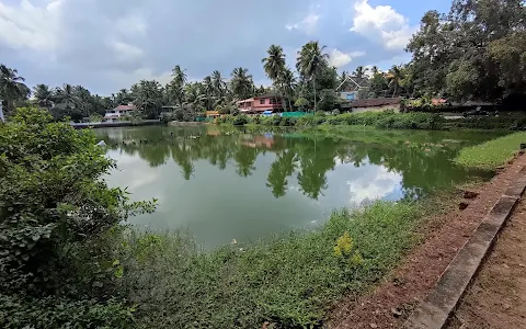 Bilathikulam Temple Pond image