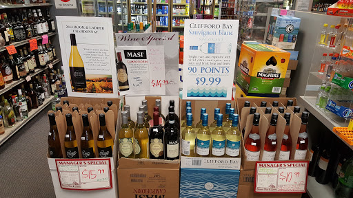 Liquor Store «Norwood Wines & Liquors», reviews and photos, 140 Nahatan St, Norwood, MA 02062, USA