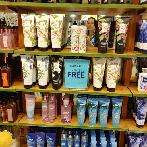 Beauty Supply Store «Bath & Body Works», reviews and photos, 6036 Sunrise Mall Rd, Citrus Heights, CA 95610, USA