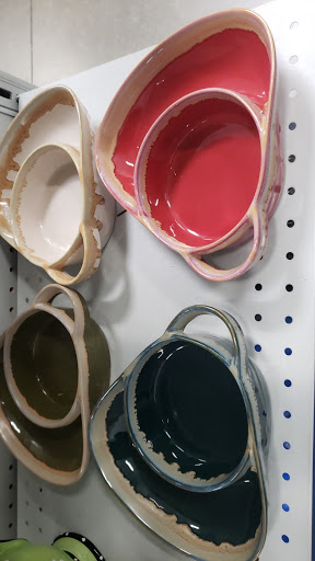 Thrift Store «Goodwill Warwick Retail Store», reviews and photos, 11061 Warwick Blvd, Newport News, VA 23601, USA