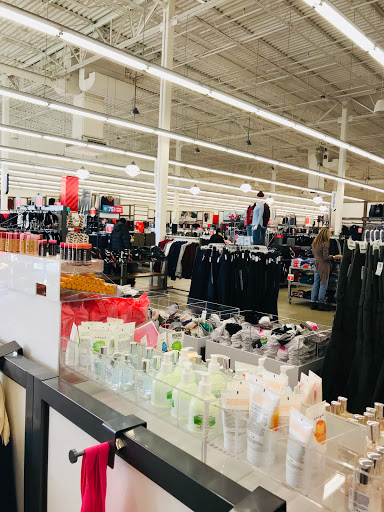 Clothing Store «Old Navy», reviews and photos, 141 Tuckahoe Rd, Sewell, NJ 08080, USA