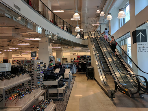 Department Store «Nordstrom Rack 12th Street», reviews and photos, 555 12th St NW c120, Washington, DC 20004, USA