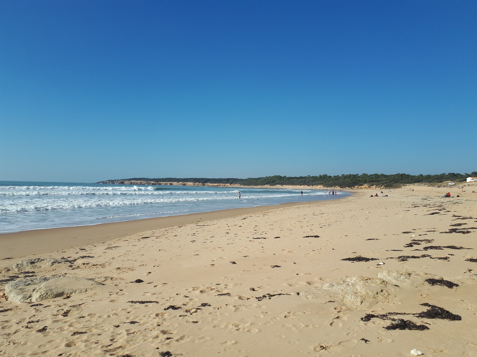 Mine beach的照片 带有米色沙子表面