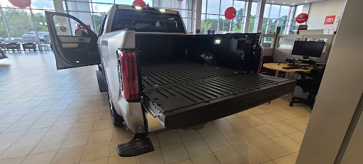 Car Dealer «Colonial Toyota», reviews and photos, 550 George Washington Hwy, Smithfield, RI 02917, USA