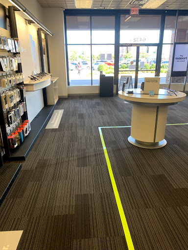 Cell Phone Store «Verizon», reviews and photos, 6432 Springfield Blvd, Springfield, VA 22150, USA