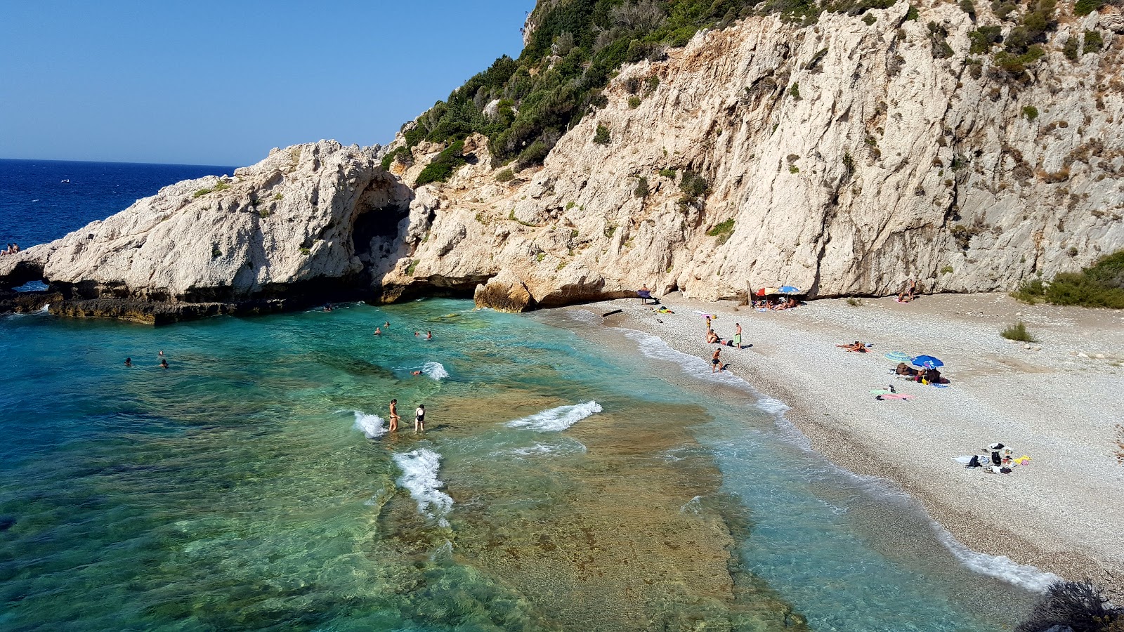 Photo of Mikro Seitani beach with light fine pebble surface