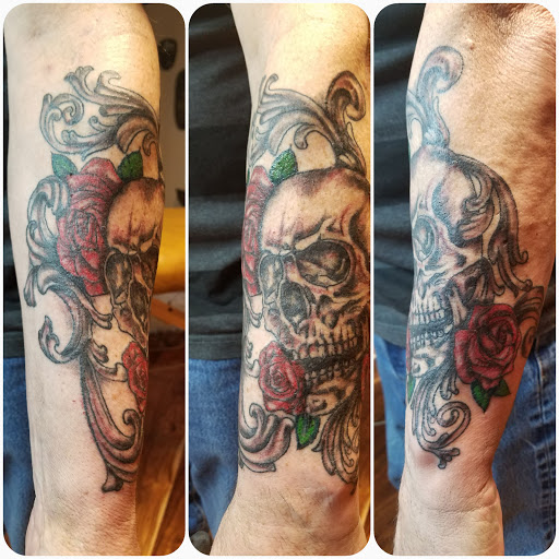 Explore black & white tattoo ideas, creative tattoo ideas in Salem, available at Body Graphix Tattoo Studio