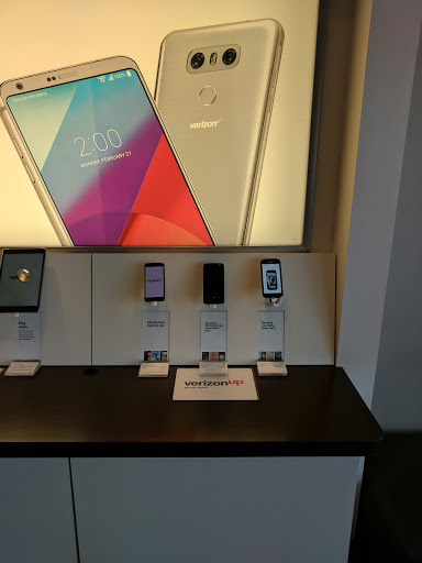 Cell Phone Store «Verizon», reviews and photos, 1935 S Val Vista Dr #103, Mesa, AZ 85204, USA