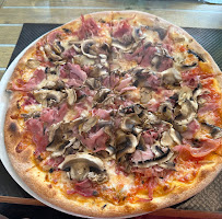 Plats et boissons du Pizzeria Pizza Cinq J à Roissy-en-France - n°2