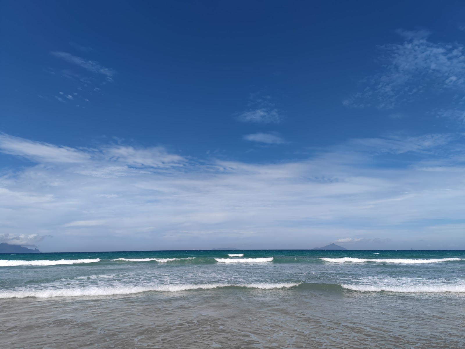 Fotografie cu Uretiti Beach cu o suprafață de apa turcoaz