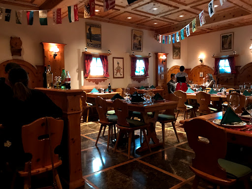 La Fondue Restaurante (Swissotel Lima) - Av. Santo Toribio 173, San Isidro 15073, Perú