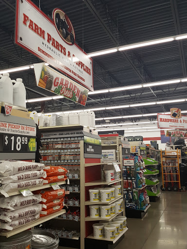 Home Improvement Store «Tractor Supply Co.», reviews and photos, 17130 E Shea Blvd, Fountain Hills, AZ 85268, USA