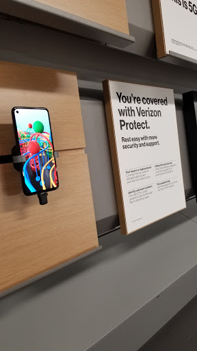 Cell Phone Store «Verizon Authorized Retailer - Wireless Zone», reviews and photos, 139 Elm St, New Canaan, CT 06840, USA