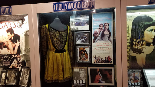 Movie Theater «Hollywood Blvd. Cinema», reviews and photos, 1001 75th St, Woodridge, IL 60517, USA