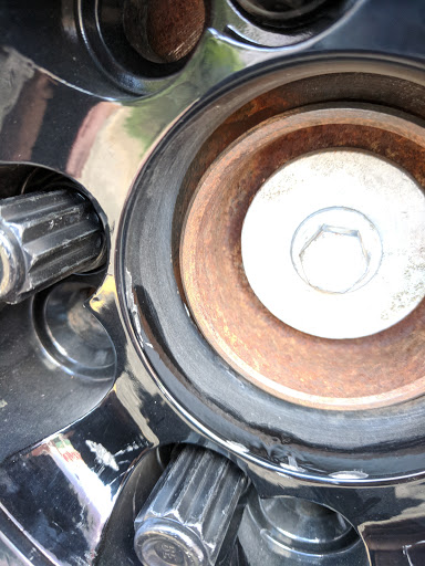 Tire Shop «Discount Tire Store - Naperville, IL», reviews and photos, 535 Fort Hill Dr, Naperville, IL 60540, USA