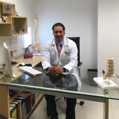 Dr. Raúl Lara Visbal, Neurocirujano