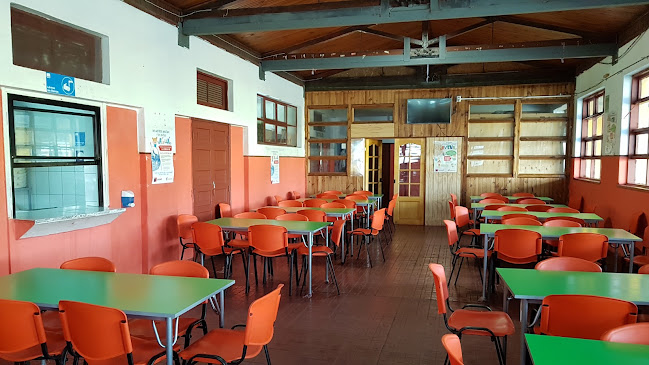 Opiniones de Liceo Bicentenario Santa Cruz de Larqui en Bulnes - Escuela