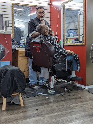 Barber Shop «Beechmont Barber Shop & Salon», reviews and photos, 390 Beechmont Dr, Newport News, VA 23608, USA