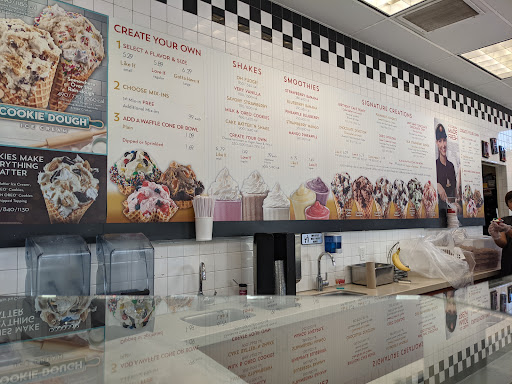 Ice Cream Shop «Cold Stone Creamery», reviews and photos, 1 Levee Way #2104, Newport, KY 41071, USA