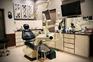 Dentist & Dentist image