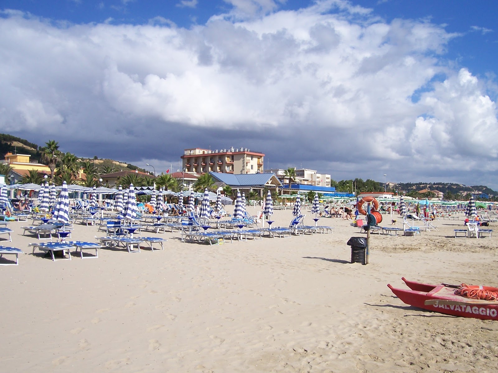 Colibri' Beach'in fotoğrafı - rahatlamayı sevenler arasında popüler bir yer