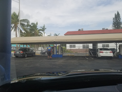 Car Wash «Ultimate Car Wash», reviews and photos, 321 S Federal Hwy, Dania Beach, FL 33004, USA