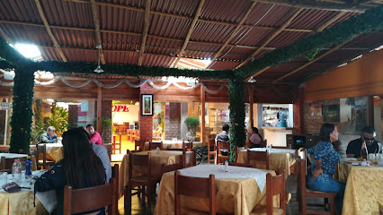 RESTAURANT Y POLLERIA CASTOPE FONAVI II CAJAMARCA