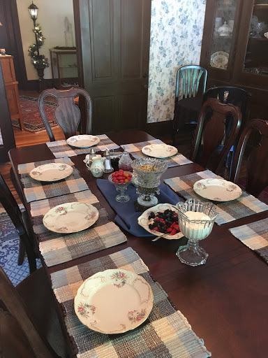 Lodge «The Farmhouse Inn», reviews and photos, 108 W Swan St, Centerville, TN 37033, USA