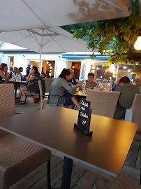Atmosphère du Restaurant de poisson La Cuillère à Omble Café Restaurant à Doussard - n°16