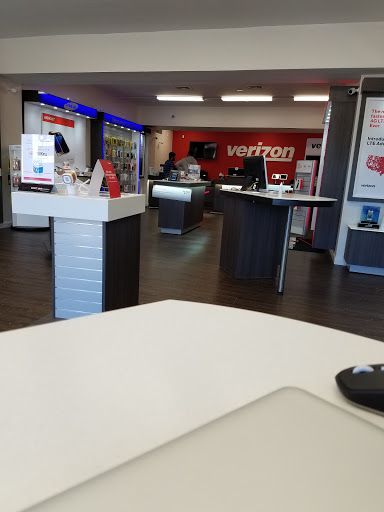 Cell Phone Store «Verizon Wireless - Wireless Icon Premium Retailer», reviews and photos, 1839 South Rd, Wappingers Falls, NY 12590, USA
