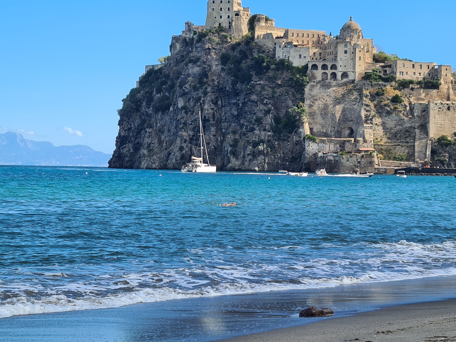 Foto di Miramare e Castello con una costa dritta