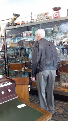 Comments and reviews of Bulls Antiques & Collectables
