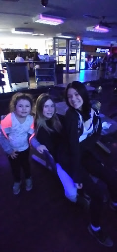 Bowling Alley «Strike City Lanes Bowling Center», reviews and photos, 1170 OR-99, Eugene, OR 97402, USA