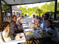 Atmosphère du Restaurant Guinguette du Bac à Ménil - n°2