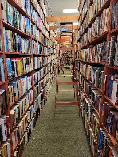 Used Book Store «Downtown Books Bought & Sold», reviews and photos, 624 N Broadway St, Milwaukee, WI 53212, USA